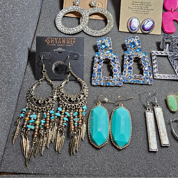 Lot Of 14 Pairs Of Fashion Earings Some New Variety Of Styles - Picture 6 of 8